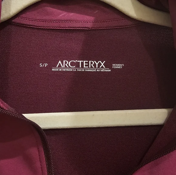 Arc'teryx PhaceAR Women's Burgundy Quarter-Zip Top - Picture 3 of 6